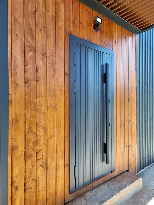 Дверь МДФ с бугельной ручкой Дверь МДФ с бугельной ручкой