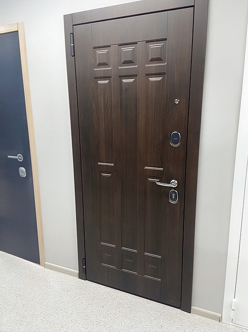 Металлическая дверь с плитами МДФ Металлическая дверь с плитами МДФ