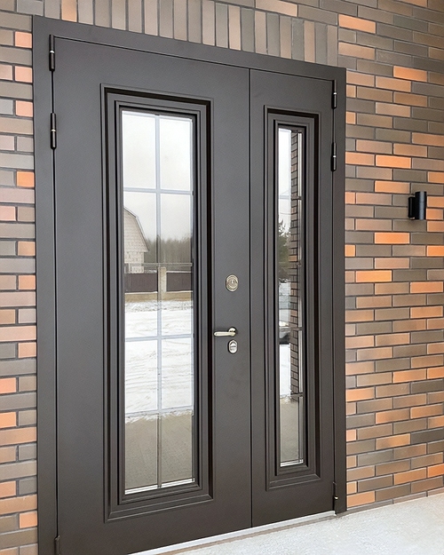 Дверь с остеклением Дверь с остеклением