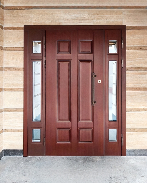 Дверь с боковыми вставками стекла