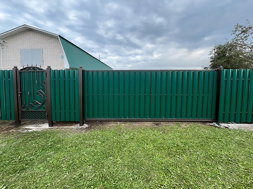 Откатные ворота зеленого цвета Откатные ворота зеленого цвета